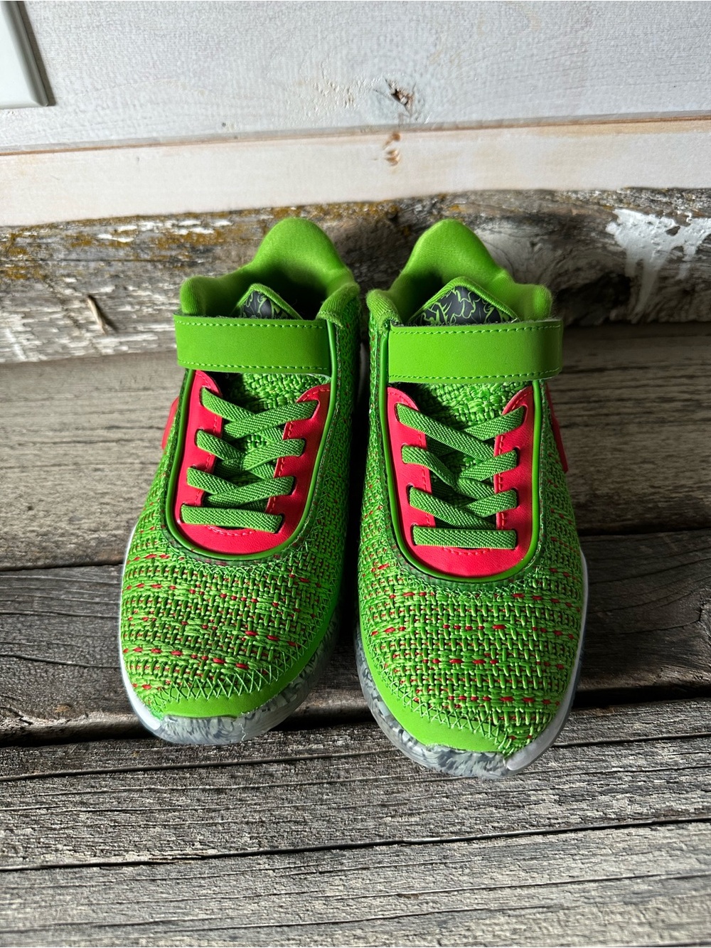 Nike | LeBron XX 20 “Stocking Stuffer” Green Sneakers